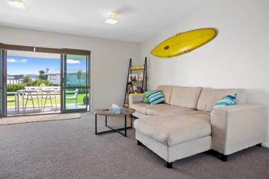 Surf and Sun Bach - Waihi Beach Holiday Home