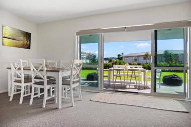 Surf and Sun Bach - Waihi Beach Holiday Home