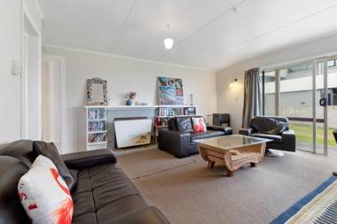 Lilian's Cottage - Waihi Beach Holiday Home