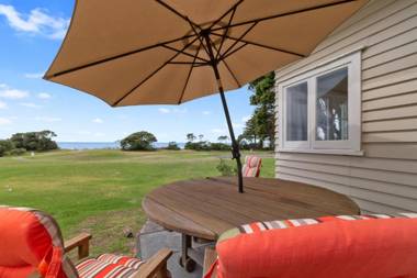 Lilian's Cottage - Waihi Beach Holiday Home
