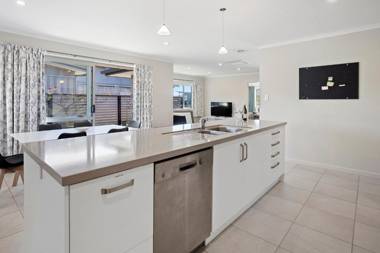 The Weekend Bach - Waihi Beach Holiday Home