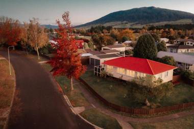 Alpine House Tongariro - Turangi Holiday Home