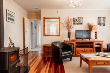 Alpine House Tongariro - Turangi Holiday Home