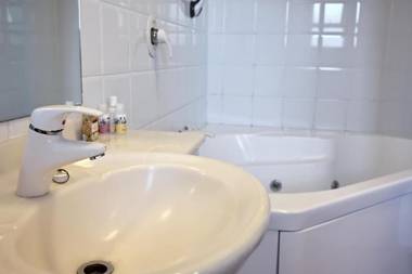 Baywatch Motor Lodge