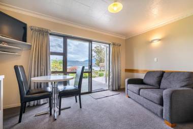 Lakeside Motel & Apartments