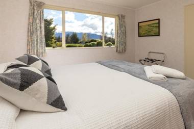 Kepler Retreat - Te Anau Holiday Home