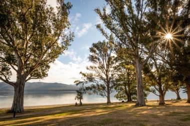 Hop Skip and Jump to the Lake - Te Anau Holiday House