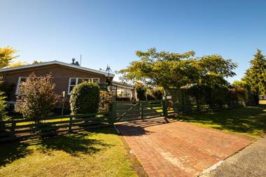 Copper Trout Cottage - Te Anau Bach