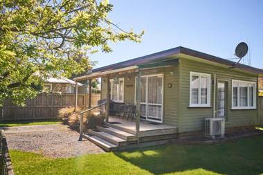 Accommodation Fiordland The Bach - One Bedroom Cottage at 226B Milford Road
