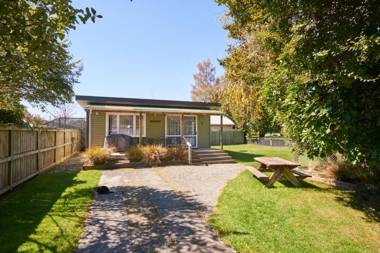 Accommodation Fiordland The Bach - One Bedroom Cottage at 226B Milford Road