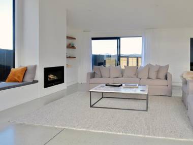 Lake House - Te Anau Holiday Home