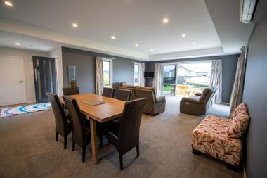 Relax on Rodeo - Te Anau Holiday Home