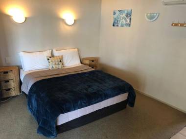 Absolute Lake View Motel