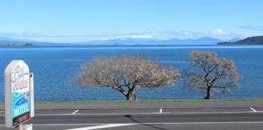 Baycourt Lakefront Motel