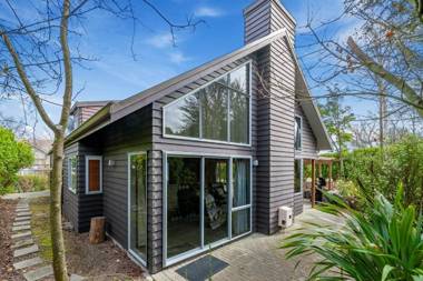 A Hop Skip & Jump to The Lake