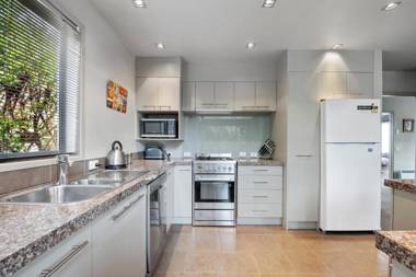 A Hop Skip & Jump to The Lake