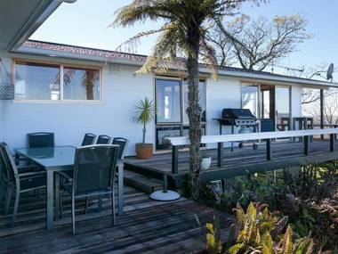 Heights Haven - Acacia Bay Holiday Home