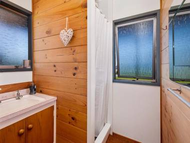 Heights Haven - Acacia Bay Holiday Home