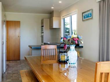 This Bach Has it All - Rainbow Point Holiday Home