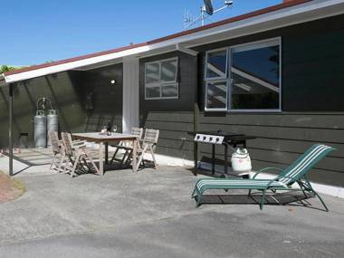 This Bach Has it All - Rainbow Point Holiday Home