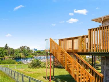 Central Riverside Retreat - Taupo Holiday Home