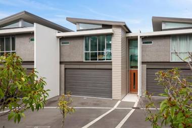 Riverside Villa - Taupo Holiday Home