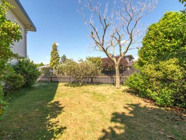 Family at Wharewaka - Wharewaka Holiday Home