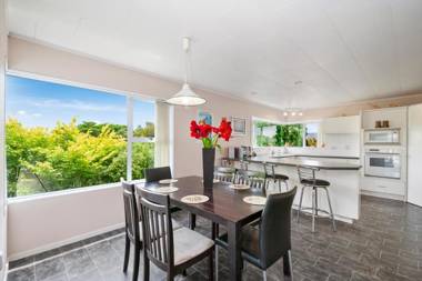 The White House - Taupo Holiday Home