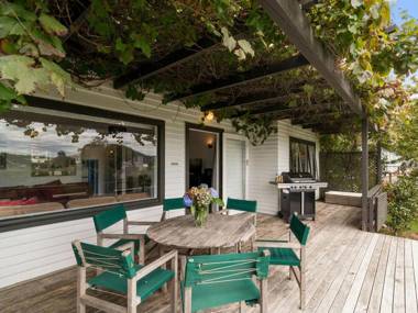 Serenity by the Lake - Lake Taupo Holiday Home