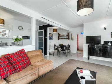 Serenity by the Lake - Lake Taupo Holiday Home