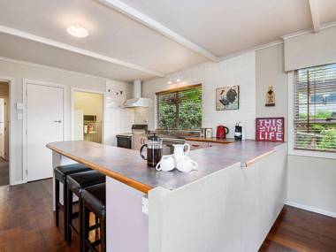 Taupo Panorama - Lake Taupo Holiday Home