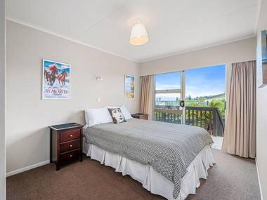 Taupo Panorama - Lake Taupo Holiday Home