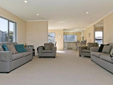 Lochaber Lodge - Acacia Bay Holiday Home