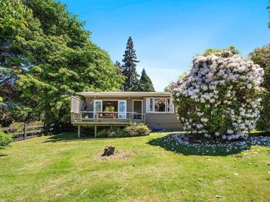Te Kopua - Acacia Bay Holiday Home