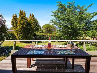 Te Kopua - Acacia Bay Holiday Home