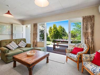 Te Kopua - Acacia Bay Holiday Home