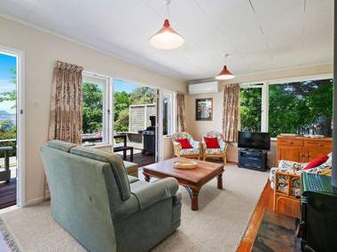 Te Kopua - Acacia Bay Holiday Home