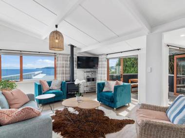 Lakeside Vista - Taupo Holiday Home