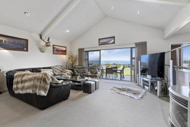 Bay Bliss - Lake Taupo Holiday Home