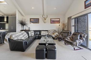 Bay Bliss - Lake Taupo Holiday Home