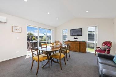 Fabulous in Wharewaka - Wharewaka Holiday Home