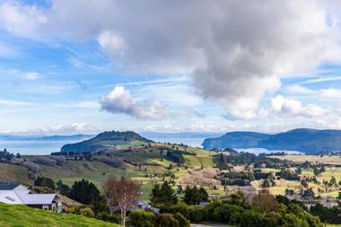 Scenic Solitude - Wake up to Lake and Mountain Views!