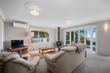 Krissell Castle - Acacia Bay Holiday Home