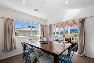 Woodward Lodge - Taupo Holiday Home