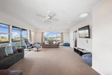 Woodward Lodge - Taupo Holiday Home