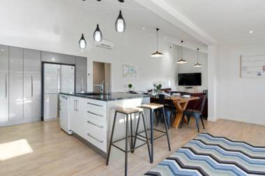 Stunner on Stanley - Wharewaka Holiday Home