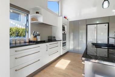 Stunner on Stanley - Wharewaka Holiday Home