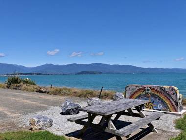 Tuis on Tata - Golden Bay Holiday Home (Tata Beach)