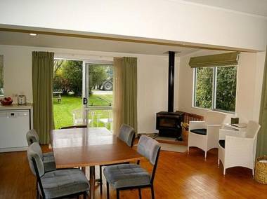 Kea View - Pohara Beach Bach