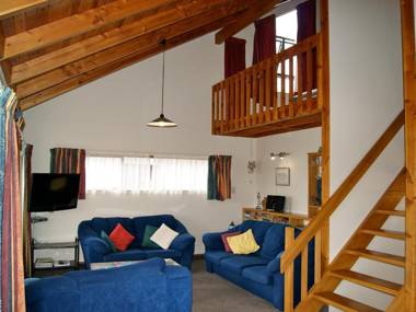 Bush Henge - Tata Beach Holiday Home